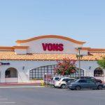 Dick’s Sporting Goods makes bold bet on athletic apparel boom